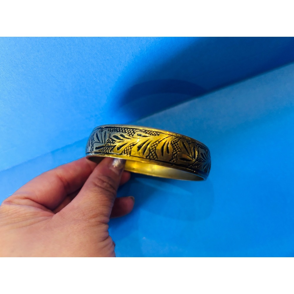 Etched Brass Bangle Bracelet Women OS Gold Excellent Botanical Leaf